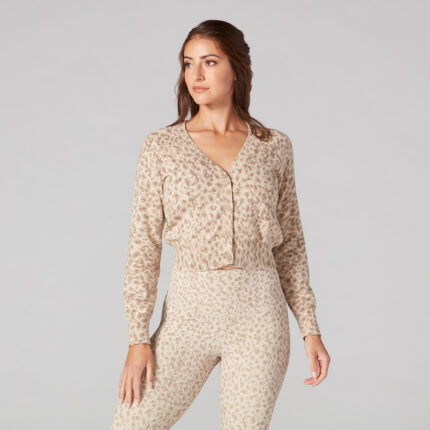 SS23_Apparel_Classic-Cropped-Cardigan_Latte-Leopard_Front